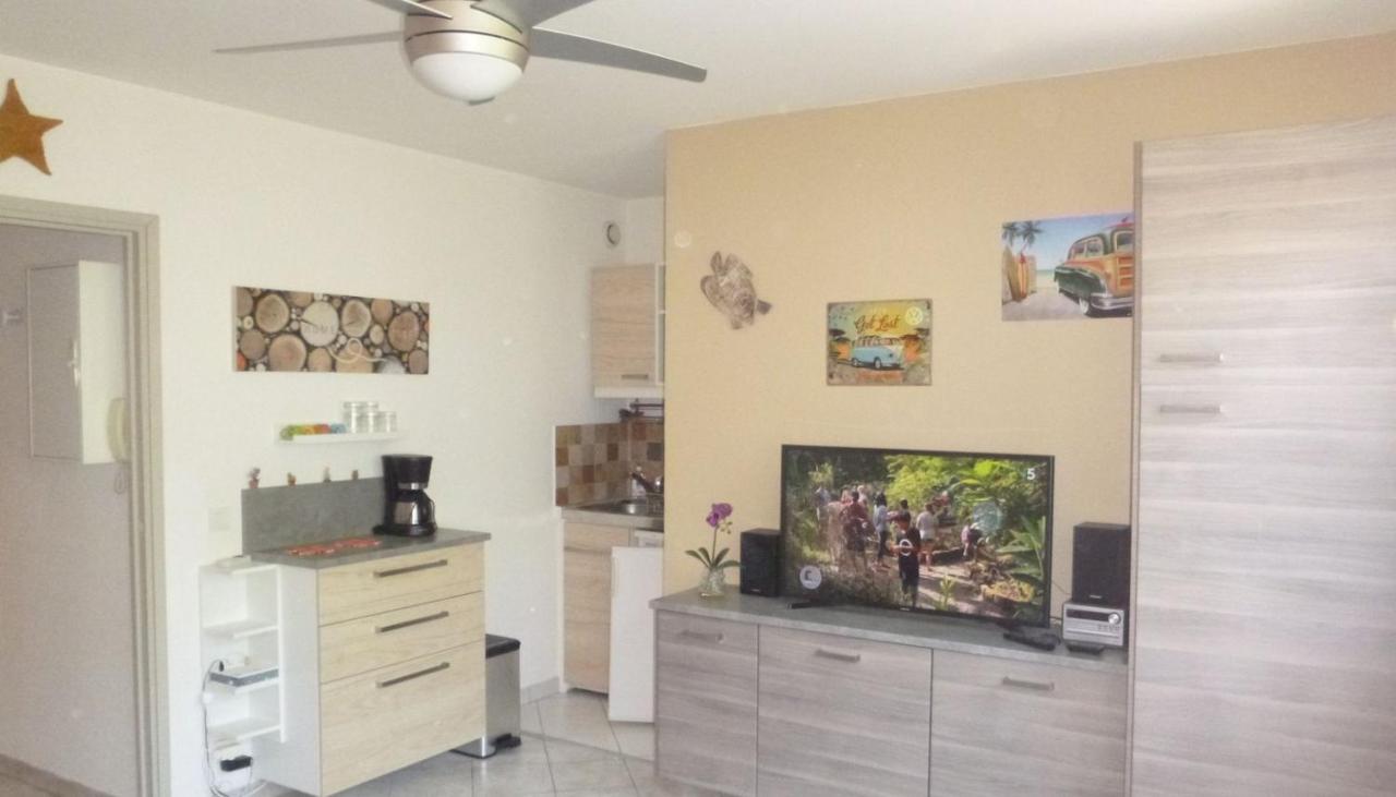 Studio Proche Port Et Plages, Piscine 耶尔 外观 照片
